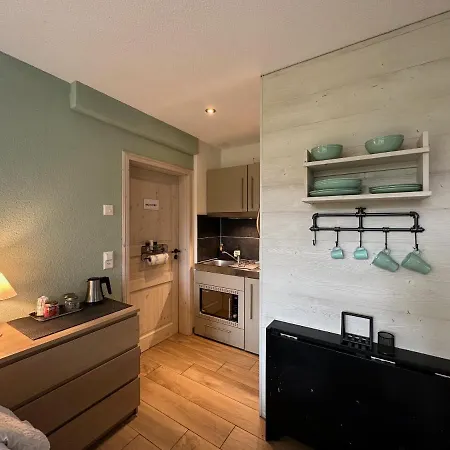 Le Manoir 1 *